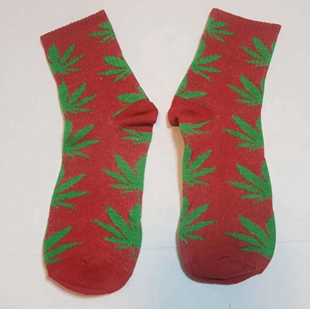 Women's novelty pot leaf crew socks set of four marijuana socks drug socks NWT